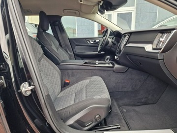 Volvo V60 II  2022 Volvo V60 Recharge T6 AWD Geartronic Core, zdjęcie 24