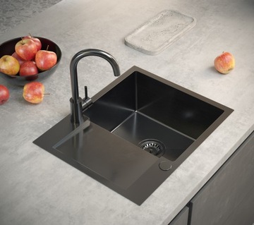 Мойка LEO 16 STEEL чёрная ПВД 60х48+СИФОН