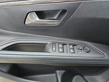 Peugeot 3008 II Crossover Facelifting  1.2 PureTech 130KM 2022 Peugeot 3008 Allure S&amp;S EAT8, Polski salon, zdjęcie 16