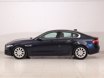 Jaguar XE Sedan 2.0 i4 180KM 2018 Jaguar XE 20d, 177 KM, Automat, Skóra, Navi, zdjęcie 2