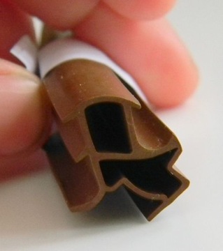 КОРИЧНЕВЫЙ УПЛОТНИТЕЛЬ ДЛЯ СТАЛЬНЫХ ДВЕРЕЙ МЕТАЛЛОРАМКА WIKĘD 7 м