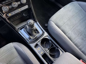 Volkswagen Touran III 1.5 TSI EVO 150KM 2019 Volkswagen Touran TSI 150KM Highline 7 os. R-Line Exterieur LED Nawiga, zdjęcie 19