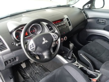 Mitsubishi Outlander II 2.4 MIVEC 170KM 2009 Mitsubishi Outlander 2.4, zdjęcie 11