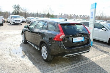 Volvo V60 I Kombi Facelifting 2.0 D4 DRIVE-E 190KM 2018 Volvo V60 Cross Country Momentum 190HP F-vat Salon, zdjęcie 7