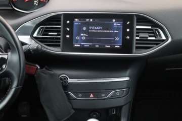 Peugeot 308 II SW Facelifting 1.5 BlueHDI 130KM 2019 Peugeot 308 1.5 BlueHDi, Salon Polska, zdjęcie 12