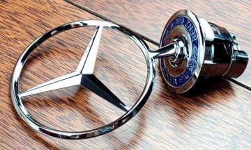 W203 ЗВЕЗДА C КЛАССА НА КАПОТЕ ЭМБЛЕМА ХРОМ 3d