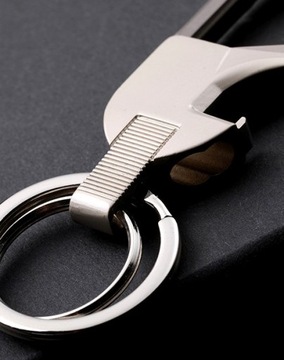 Мужской металлический брелок с открывалкой для бутылок