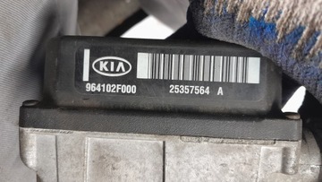 KIA CERATO I 2.0 16V TEMPOMAT 964102F000