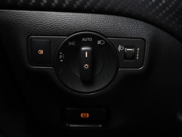 Mercedes GLA I Off-Roader Facelifting 1.6 180 122KM 2019 Mercedes GLA 180 navi klima grzane fotele czujniki, zdjęcie 30