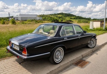 Jaguar XJ III 1980 Jaguar Daimler DOUBLE-SIX VANDEN PLAS 5.3 V12 5.3 Benzyna 295KM, zdjęcie 3