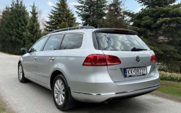 Volkswagen Passat B7 Variant 1.6 TDI CR DPF BlueMotion 105KM 2012 Volkswagen Passat Volkswagen Passat 1.6 TDI DPF BlueMot Highline 1.6 Diesel, zdjęcie 9