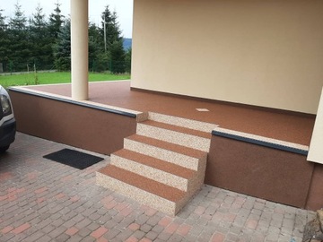 Каменный ковер площадью 2 м2 из полиуретановой смолы Grigio Cenere.