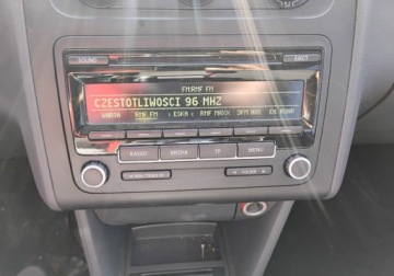 Volkswagen Touran II 1.6 TDI 105KM 2012 Volkswagen Touran 2012r, 1.6 TDI. Lekko przetarte boki. Jezdzi. 1.6 Diesel, zdjęcie 16