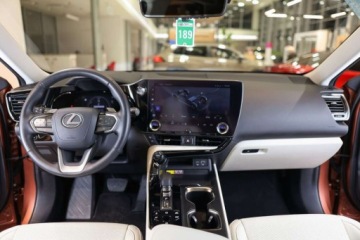 Lexus NX II SUV Facelifting 2.5 450h+ 309KM 2024 Lexus NX 450h Omotenashi AWD 2.5 Hybryda Plug-in 309KM, zdjęcie 5