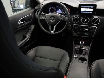 Mercedes Klasa A W176 Hatchback 5d 1.6 180 BlueEFFICIENCY 122KM 2014 Mercedes A A 180, Skóra, Navi, Klima, Parktronic, zdjęcie 6