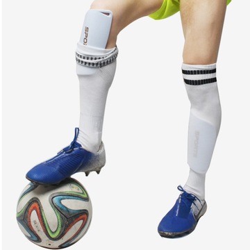 1 пара противоскользящих щитков для мини-футбола.