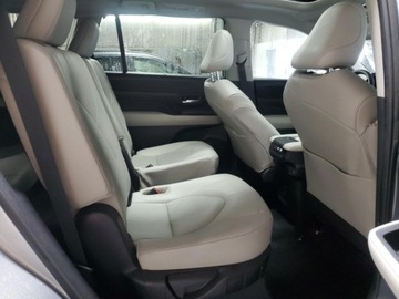 Toyota 2025 Toyota Grand Highlander XLE,4x4, od ubezpieczalni 2.4 Benzyna 265KM, zdjęcie 9