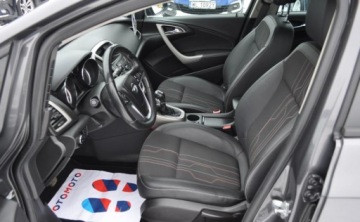 Opel Astra J Sports Tourer 1.4 Turbo ECOTEC 140KM 2012 Opel Astra 1.4 150 JAHRE Benzyna Tempomat Cz. parkowania Klimatyzacja 1.4, zdjęcie 12