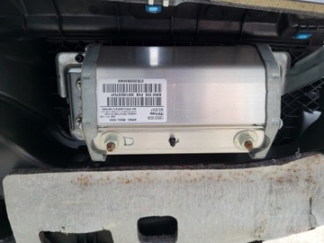 BMW E90 E91 08R KOKPIT KONZOLA DESKA NAVI AIR NÁDRŽ ULOŽENÍ NAPÍNÁKY