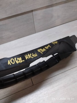 10622. MACAN MŘÍŽKA DRŽÁKY PRAVÝ ZADNÍ 95B807276B