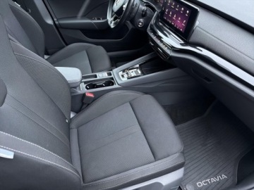 Skoda Octavia IV Liftback 1.5 TSI EVO 150KM 2023 Skoda Octavia IV 1.5 TSI / 150 KM Sportline DSG Sa, zdjęcie 35