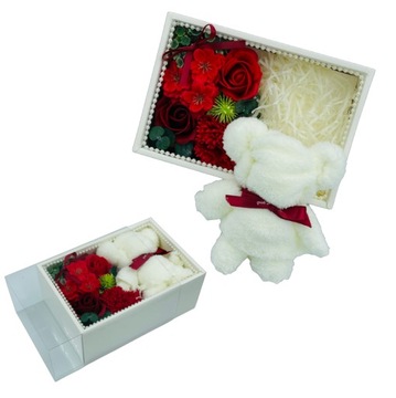 FLOWERBOX Z KWIATAMI KWIATY MYDLANE Z MISIEM PREZENT POD CHOINKĘ UPOMINEK