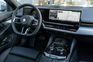 BMW Seria 5 G90-91 Touring 2.0 520d 197KM 2024 BMW 520 xDrive Sedan Demo- Koła zimowe w cenie!, zdjęcie 16