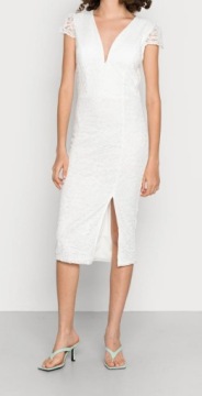 Смешанный комплект мужской, женской и детской одежды.