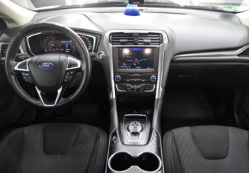 Ford Mondeo V Kombi 2.0 TDCi 150KM 2019 Ford Mondeo Automat _ 2.0 diesel _ Bardzo bogata wersja wyposazenia _ 2.0, zdjęcie 4