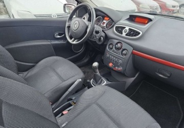 Renault Clio III Hatchback 5d 1.2 i 16V 65KM 2007 Renault Clio Renault Clio III Renault Clio 1.2 2007 KlimaSzyberdach Roleta, zdjęcie 3