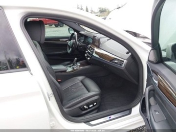 BMW Seria 5 G30-G31 2019 BMW Seria 5 2019 BMW 530E IPERFORMANCE 2.0 Hybryda Plug-in 180KM, zdjęcie 14