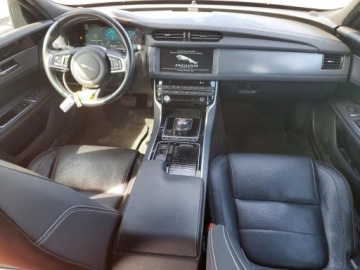 Jaguar XF II Sedan 3.0 V6 380KM 2017 Jaguar XF R-Sport 2017 3.0 Benzyna 380KM, zdjęcie 8