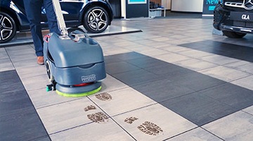 Небольшая поломоечная машина Numatic TT1840 с питанием от сети