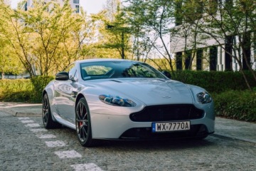 Aston Martin 2015 Aston Martin V8 Vantage, zdjęcie 1