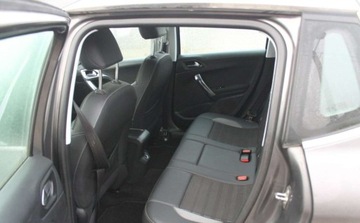 Peugeot 2008 I SUV Facelifting 1.2 PureTech 110KM 2018 Peugeot 2008 1.2 Benzyna 110KM, zdjęcie 9