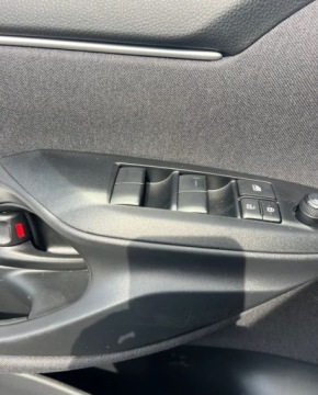 Toyota 2024 Toyota Yaris Hybryda Klima Niski przebieg 1.5 Benzyna 125KM, zdjęcie 12