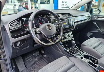 Volkswagen Touran III 2.0 TDI 150KM 2017 Volkswagen Touran Volkswagen Touran 2.0 TDI BMT Highline DSG 2.0 Diesel, zdjęcie 3