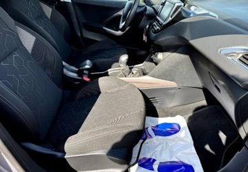 Peugeot 2008 I SUV 1.2 PureTech 82KM 2015 Peugeot 2008 1.2 Benzyna BEZ TURBO NAwigacja Klimatyzacja lakier oryginal, zdjęcie 12