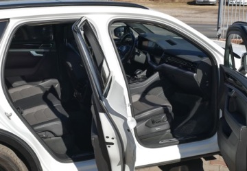 Volkswagen Touareg III SUV 3.0 V6 SCR TDI 286KM 2019 VW Touareg R-Line PL Full Wentyle Masaż Dynaudio Panorama Dociąg Matrix Hak, zdjęcie 27