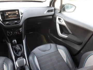 Peugeot 2008 I SUV Facelifting 1.2 PureTech 110KM 2016 Peugeot 2008 1.2 PureTech, Klima, Tempomat, zdjęcie 7