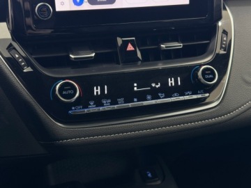 Toyota Corolla XII TS Kombi Facelifting 2.0 Hybrid Dynamic Force 196KM 2022 Toyota Corolla Comfort + Tech + Style / Kamera cof, zdjęcie 22