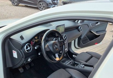 Mercedes Klasa A W176 Hatchback 5d Facelifting 180 122KM 2016 Mercedes-Benz Klasa A 1,6 Ben 122 km AMG 6 -biegow 1.6 Benzyna 122KM, zdjęcie 33