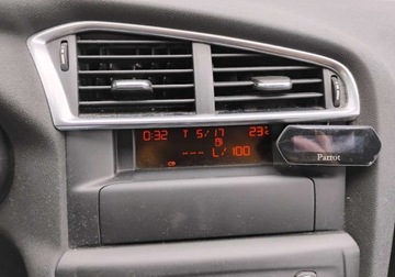 Citroen C4 I Hatchback Facelifting 1.6 HDI 92KM 2010 Citroen C4 2011r, 1.6 HDI. Lekko uszkodzony prawy bok. 1.6 Diesel 92KM, zdjęcie 12