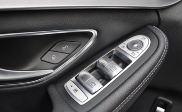 Mercedes Klasa C W205 Limuzyna 180 156KM 2017 Mercedes-Benz Klasa C 180 CGI Avangarde Automat Benzyna 1.6 Benzyna 156KM, zdjęcie 17