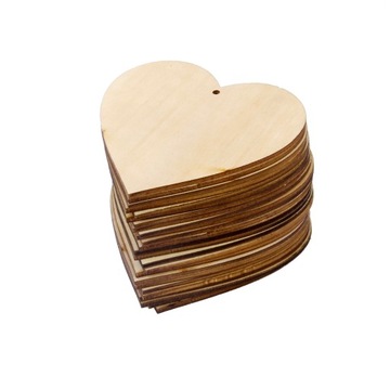 Деревянные украшения в виде сердечек