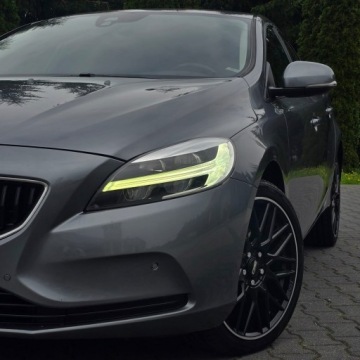 Volvo V40 II Cross Country 2.0 D2 DRIVE-E 120KM 2016 Volvo V40 II 2.0 D2 Drive-E Summum, zdjęcie 3