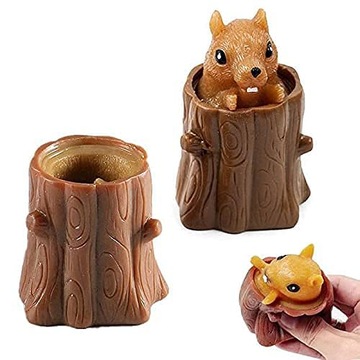 БЕЛКИ В ИГРУШКЕ ДЛЯ СЕНСОРНЫХ МАНИПУЛЯЦИЙ НА ДЕРЕВЕ