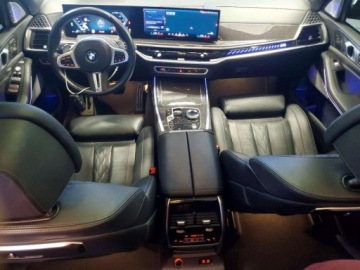 BMW X7 2024 BMW X7 M60i 2024 4.4 Benzyna 523KM, zdjęcie 8