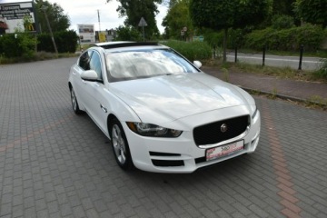 Jaguar XE Sedan 2.0 i4 250KM 2018 Jaguar XE 25T 2.0T 250KM 2018r. Skóra Panorama, zdjęcie 13
