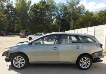Toyota Auris II 2016 Toyota Auris Okazja 1.8 Hybryda 100KM, zdjęcie 6